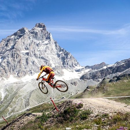 Relax & Sports -Cervinia- Maison Вальтурнанш Экстерьер фото